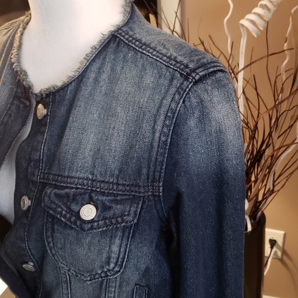 Distressed Colarless Denim Jacket - Picture 5 of 8